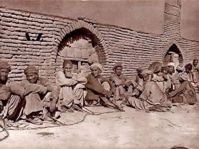 Hasanaliadalat's tweet photo. ۲۵ سپتامبر روز نسل کشی هزاره‌ها را یادآوری می نماییم!
هزاره ها مکلف اند از روز ۲۵ سپتامبر به مثابه یک روز سیاه ، ننگین  و نسل کشی دوام‌دار که در تاریخ بشریت بی‌نظیر است یادمانی نمایند،اضافه از ۶۲ فیصد هزاره ها با فتوای ملا ها و فرمان  عبدالرحمان نسل کشی شدند.
#StopHazaraGenocide https://t.co/ikYxFy6Oat