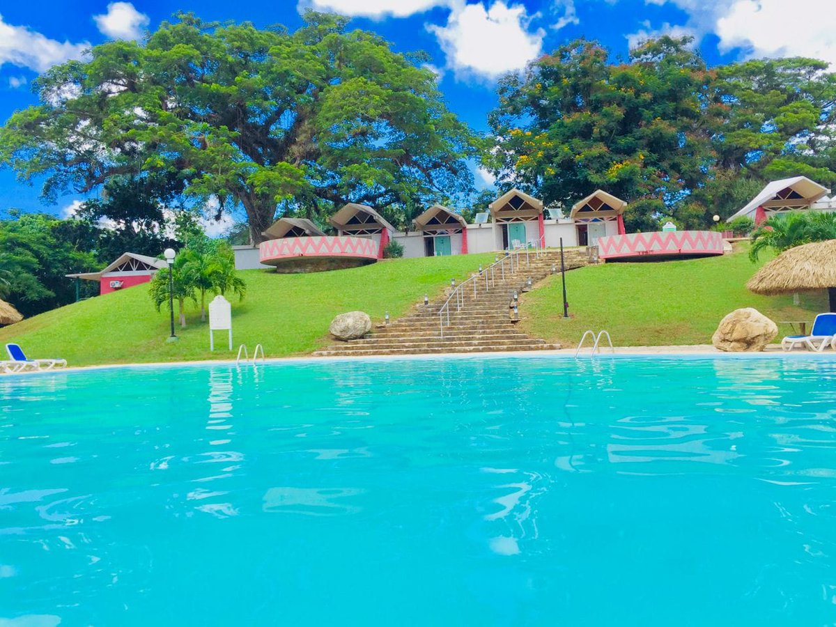 lahabanatravel's tweet photo. Ve y vive un día de ensueño en Hotel Horizontes Soroa, donde podrás disfrutar de una piscina al aire libre rodeada de un entorno natural impresionante,
Reserve ya!! 49523534
reserva@hvs.tur.cu
#hotelsoroa #Pasadia
#entornonatural https://t.co/k5Q6jh2BTC