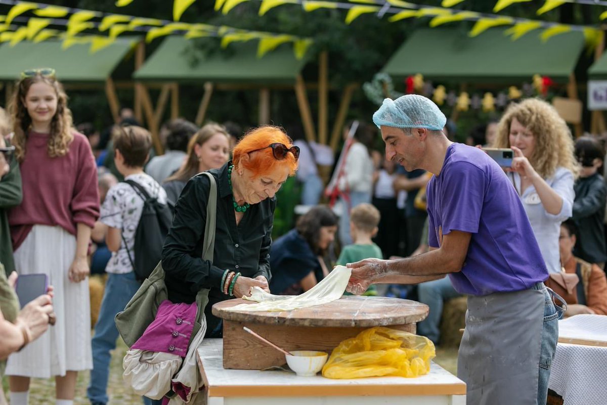 NBGGEO's tweet photo. 🌾🎹🍷 #breadfest #botanical #garden #Georgia #Tbilisi https://t.co/G5HZKxypAv