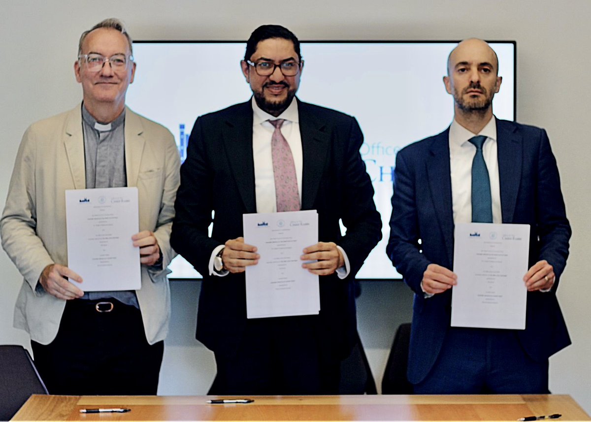 ندعوكم جميعا للتفكير على نارٍ هادئةٍ للبحث عن مسوّغات السلام، بدلًا من مبرِّرات الحروب .
وللإسهام في صياغة فكرٍ يتّسم بالوسطية والاعتدال يكون مستنبطًا من نصوص الشارع الحكيمة، ومن قيم الإسلام وتعاليمه السّمحة، وتراث علماء الأمة الأجلاء.
كل ذلك في صياغةٍ تراعي متطلبات العصر،