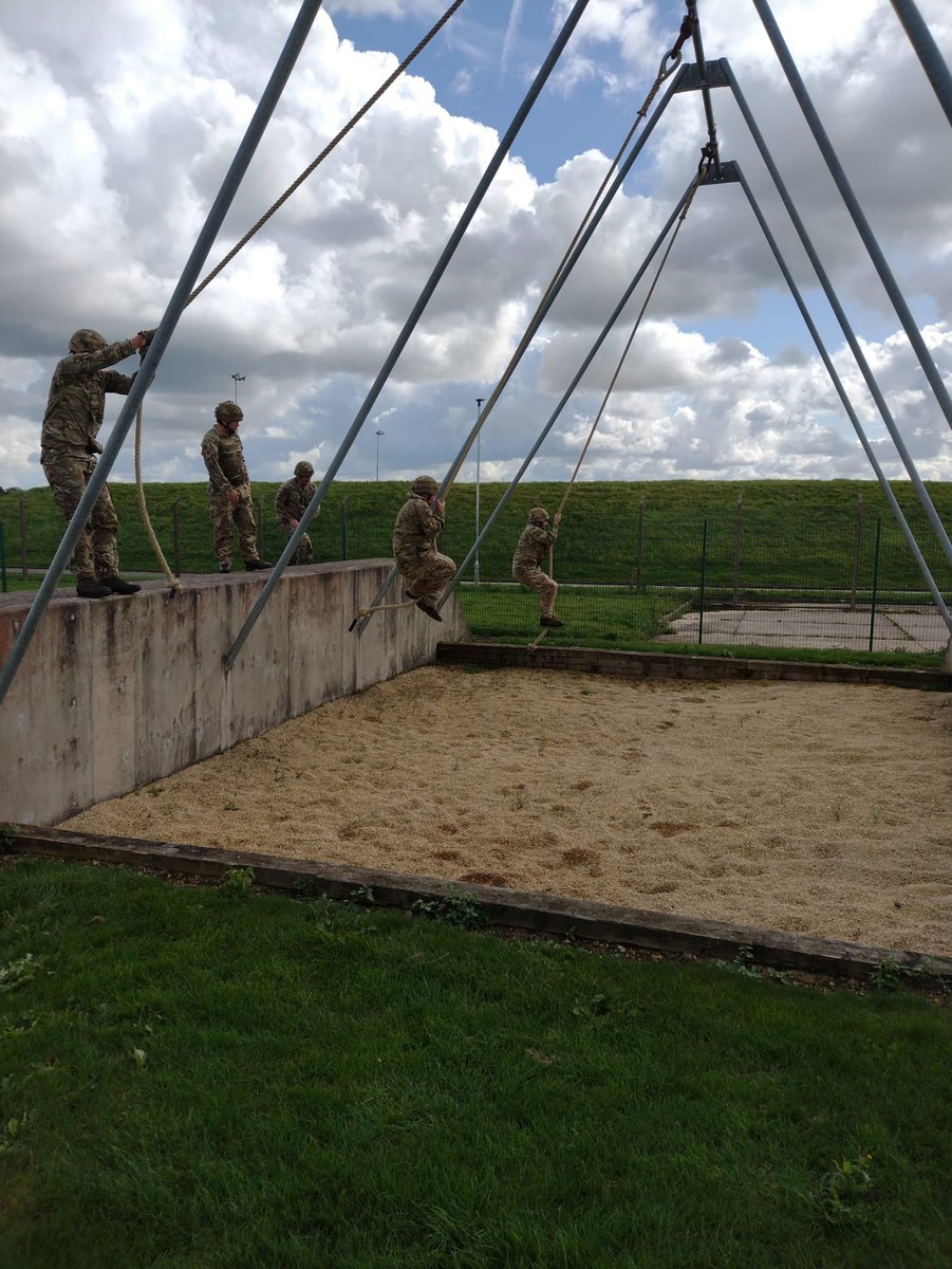 SAAE_Lyneham's tweet photo. PT every Friday at SAAE. A chance for all the military staff to get together and sweat before a well earned weekend. #assaultcourse #achievingexcellence https://t.co/mdfe9obika