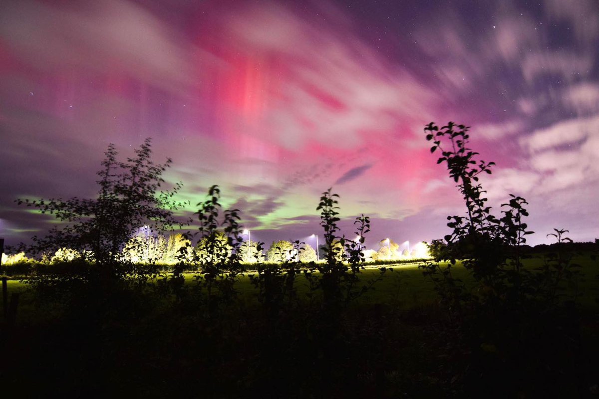 DGWGO's tweet photo. Northern lights across Dumfries last night, image by captured Kelly Jane Ross https://t.co/Y9utNnEwoX