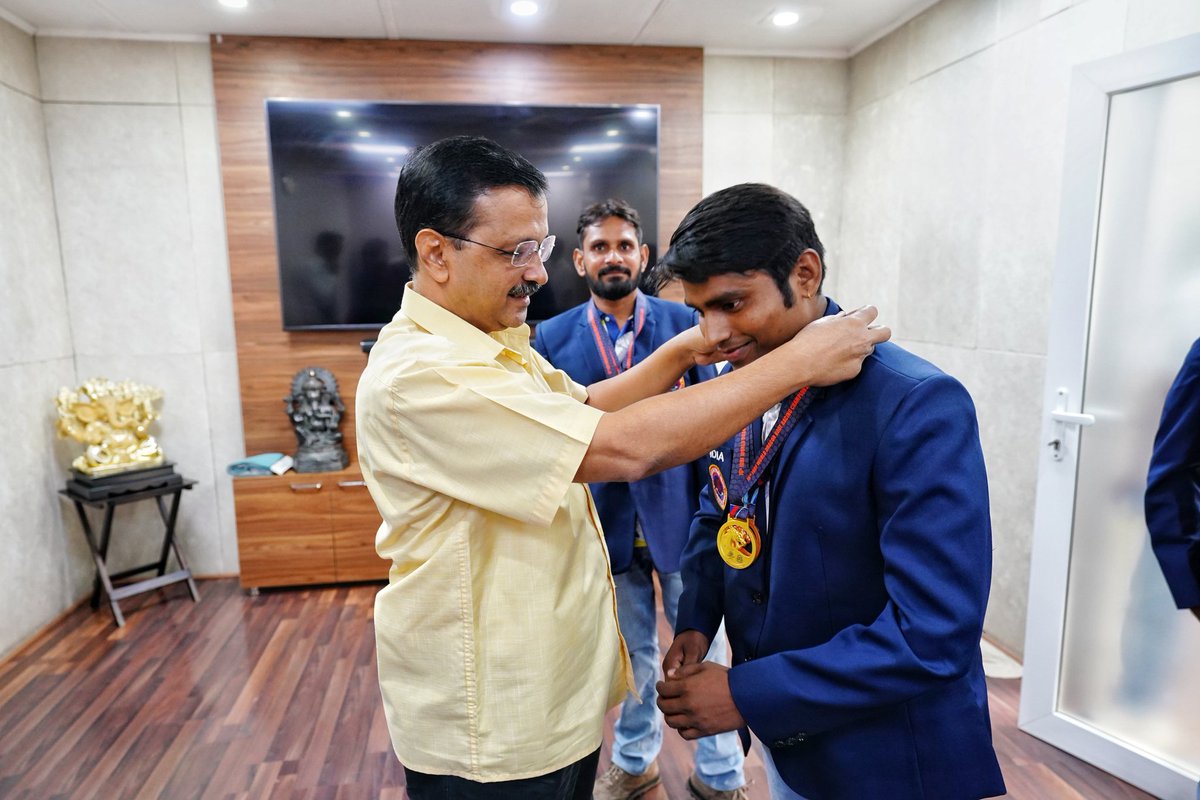 ArvindKejriwal tweet picture