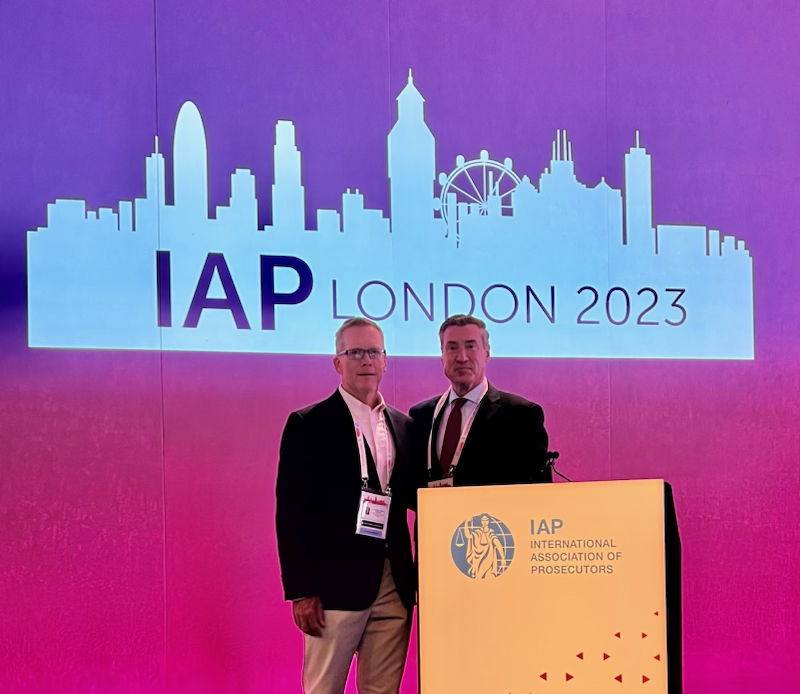 ndaajustice's tweet image. Proud moments at the #IAPConference in London! 🇬🇧 NDAA&apos;s very own John Flynn took the stage at the opening plenary. Plus, snapshots with our current president, Charlie Smith! #ProsecutionExcellence 
@IAP_Official @DAErieCountyNY