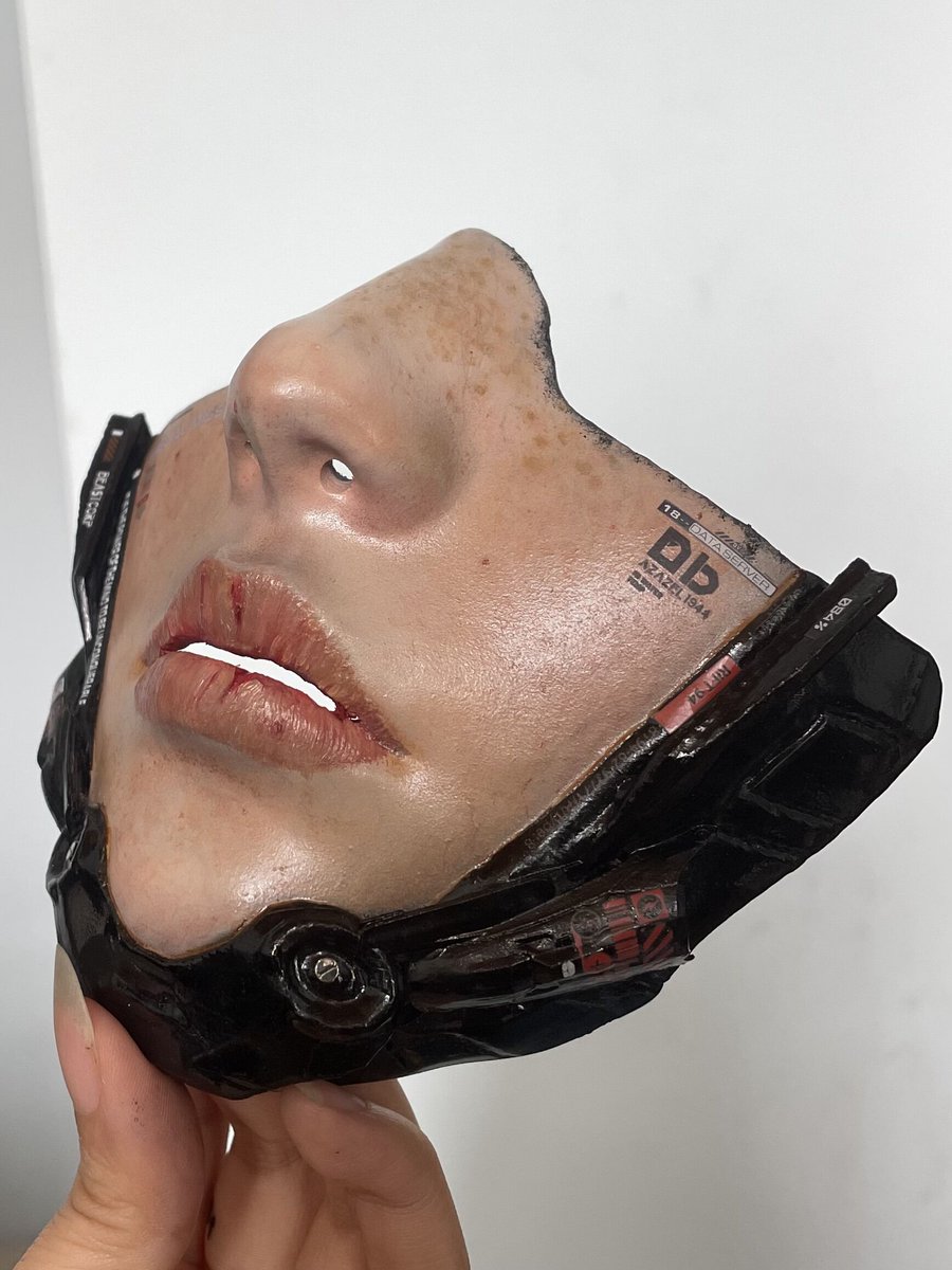 Preparing to participate in the Shanghai WF model exhibition, painting masks sold at the venue😋 https://t.co/Diz0DfoFa7