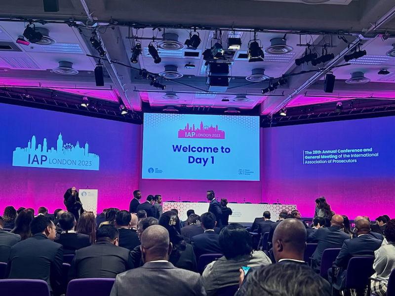 ndaajustice's tweet image. Proud moments at the #IAPConference in London! 🇬🇧 NDAA&apos;s very own John Flynn took the stage at the opening plenary. Plus, snapshots with our current president, Charlie Smith! #ProsecutionExcellence 
@IAP_Official @DAErieCountyNY