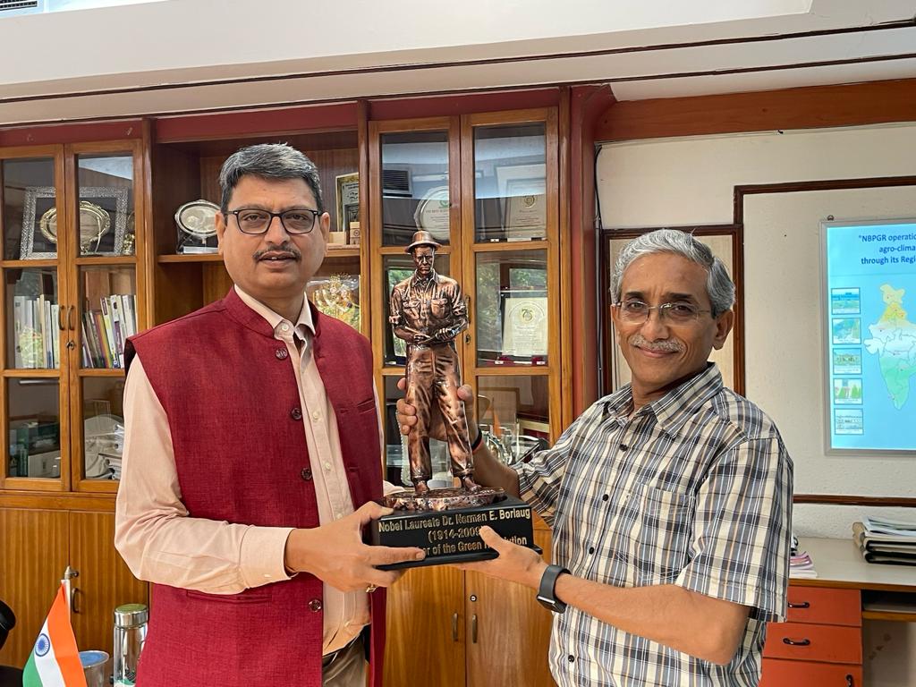 INbpgr's tweet photo. Hurray! What a proud day for  @icarindia-NBPGR. @CIMMYT has recognised the contribution of Dr. G.P Singh (Wheat man of India) contribution in #Bharat achievement of crossing 110 million metric tons of #wheat production.@PMOIndia @AgriGoI @nstomar @PIBAgriculture  @agri_today https://t.co/CH6M6pW3A2
