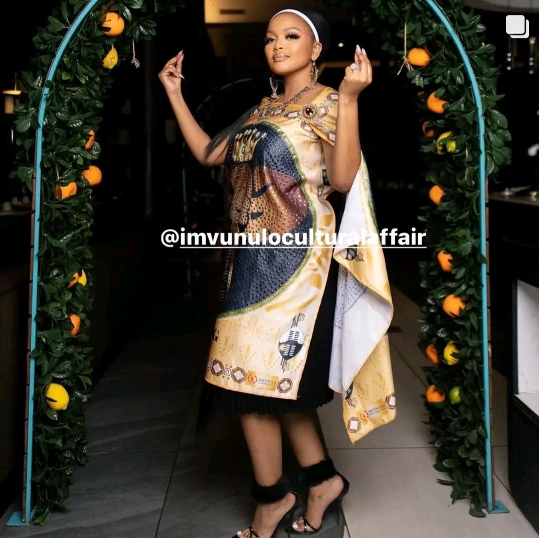 @Leratokganyago models Imvunulo Cultural Affair: Makoti outfit.
Absolutely gorgeous!! 🤩😍
@ImvunuloA