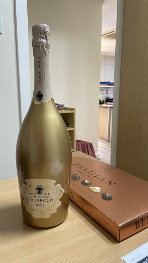 My job is so rewarding at times 🍾🍫