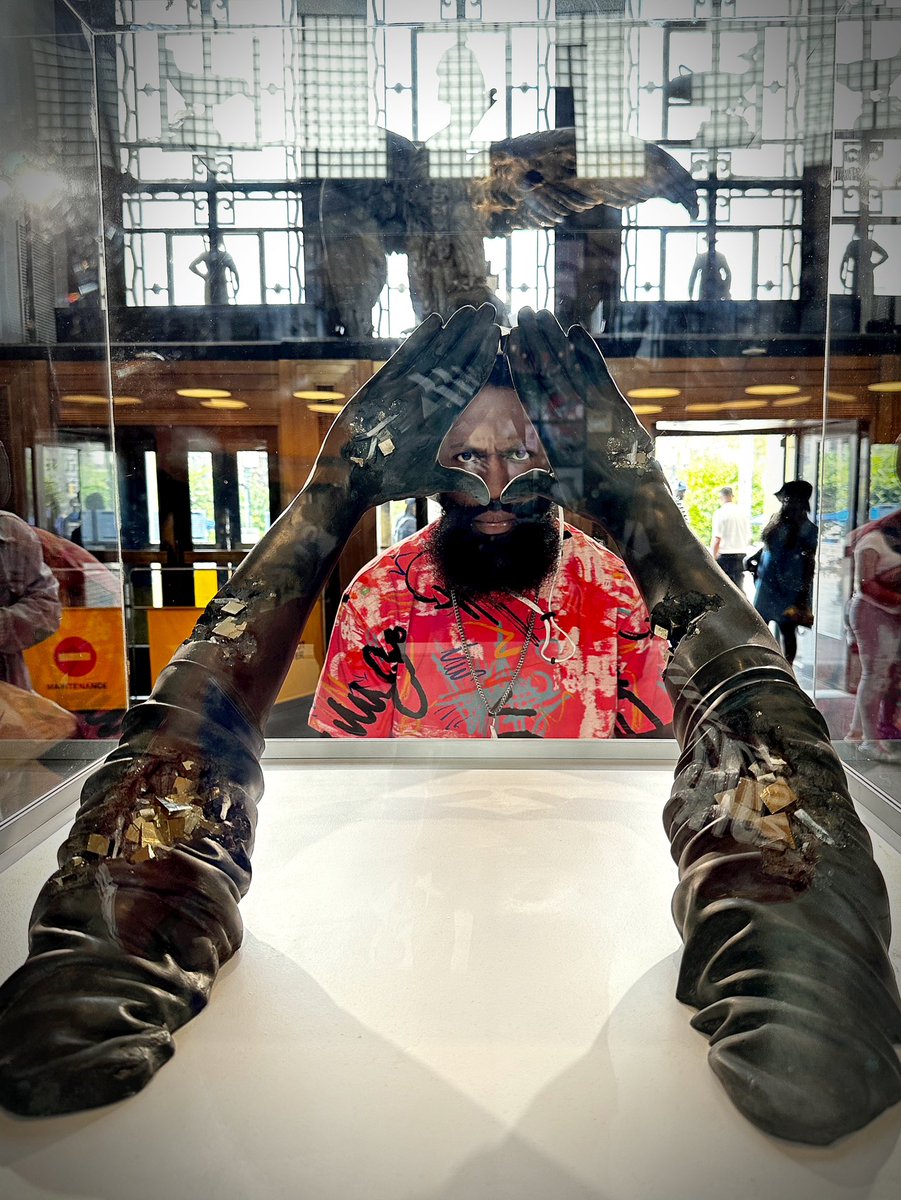 Frank_TheBarber's tweet photo. The Book Of Hov exhibit was epic yesterday ‼️ It was a historical journey, at one point. I felt I was rolling in the car with Jay Z 🚗 😮😂 ✔️ #thebookofhov #jayz #brooklyn #brooklynlibrary https://t.co/w8J5lpKbzE