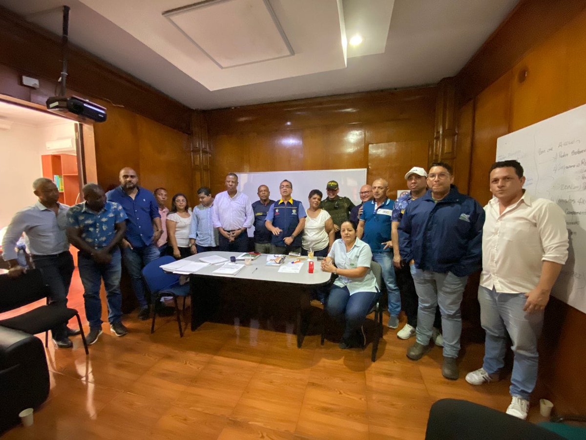 Alcalde Justino Sinisterra, preside el Comité de Gestión del Riesgo Municipal, integrado por la Secretaría de Gobierno, Bomberos, Defensa Civil, Policía Nacional y Gabinete Municipal. El Comité declaró calamidad pública debido a los incendios forestales que se han registrado.