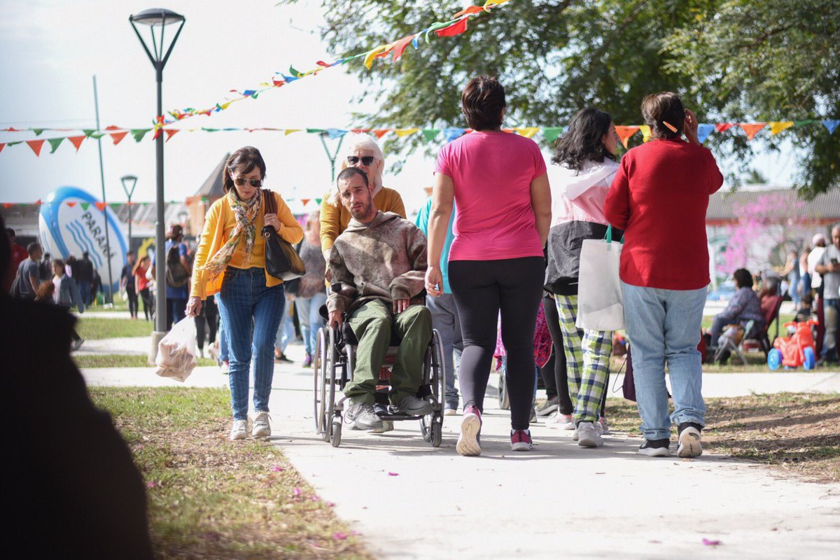 Inauguramos la plaza Mujeres 
Entrerrianas 

🛝Este domingo inauguramos la puesta en valor de la plaza Mujeres Entrerrianas. Junto a vecinos y vecinas disfrutamos de una hermosa tarde al aire libre en el ex hipodromo.