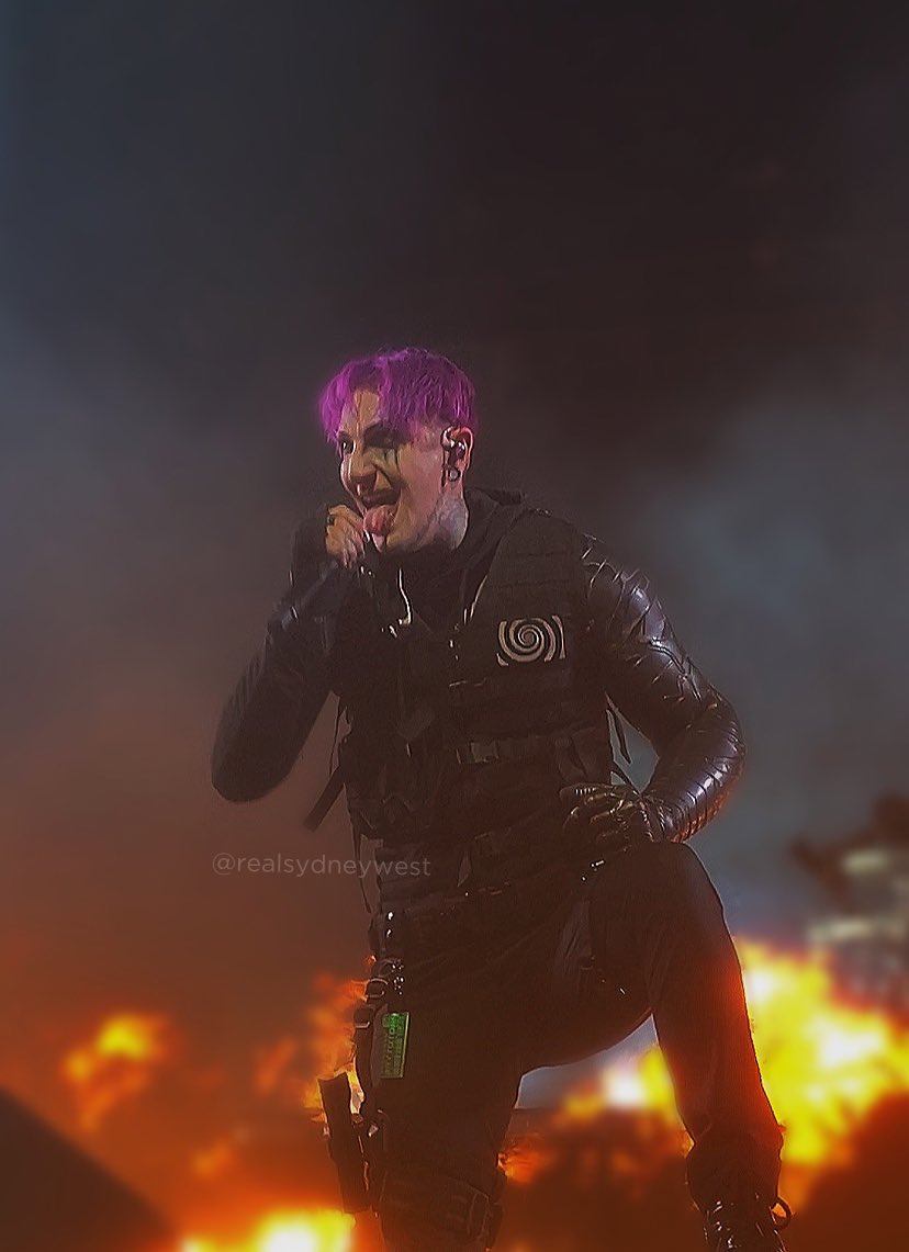 more stills from the Indy concert (9.21)
<a href="/ChrisMotionless/">Chris Motionless</a> 

#motionlessinwhite #miw