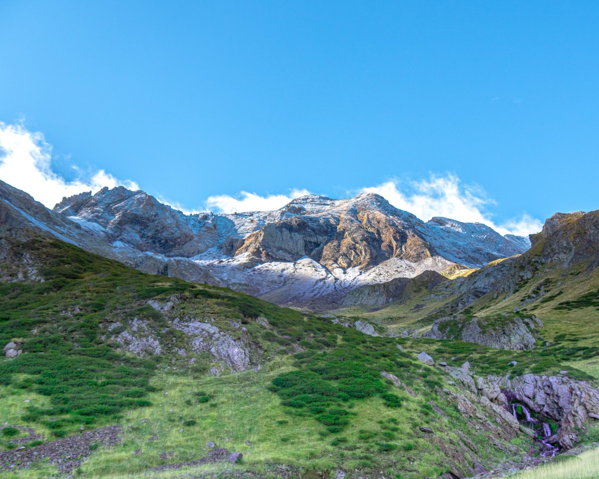 Un petit tour en haute montagne ce samedi 23 septembre, la neige nous attendait en ce début d'automne depuis le Pic d'Estaragne (3006m) 🏔
