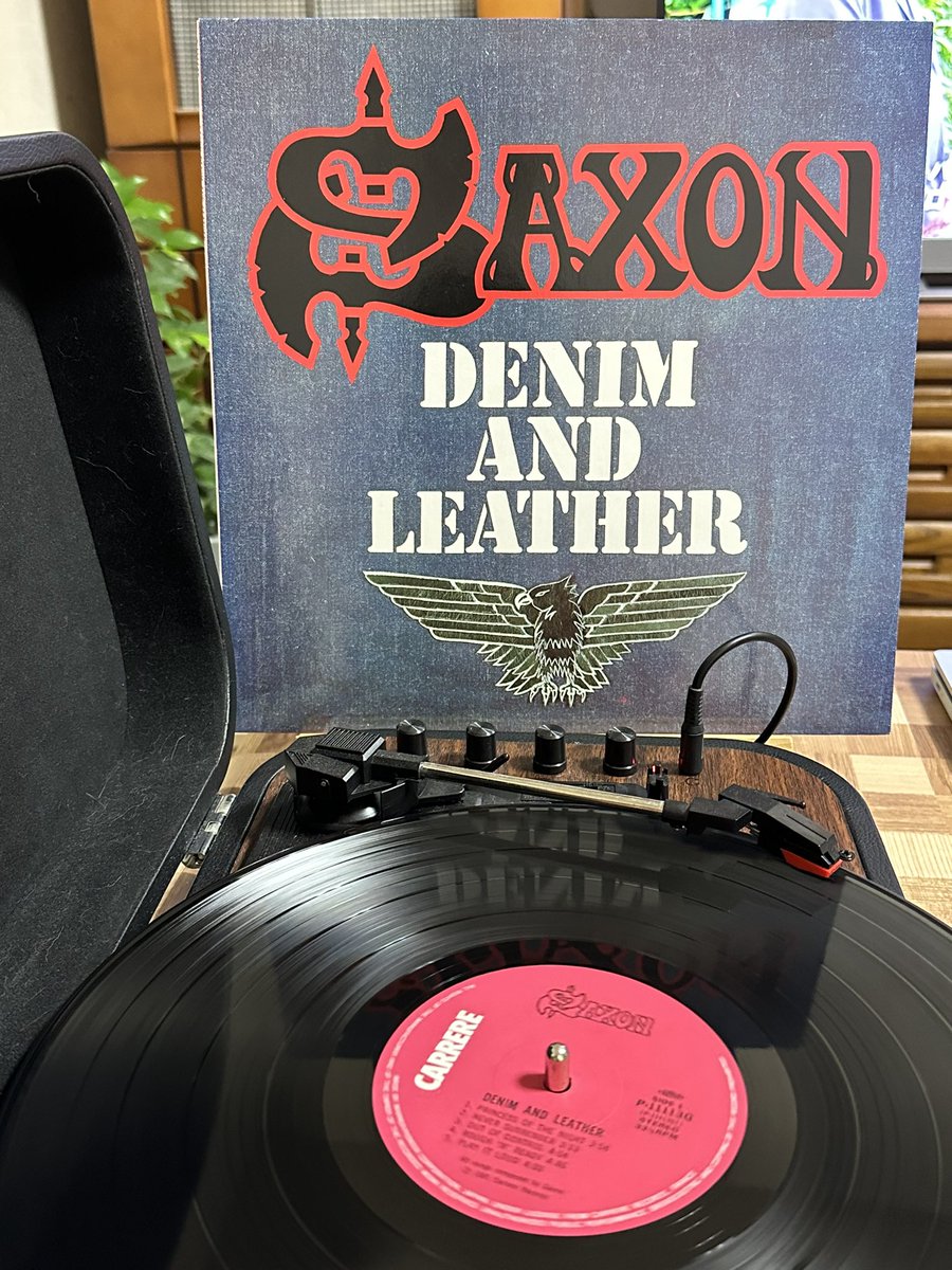 さて寝る前にサクソン
聴いときましょかね😄

#vinylrecords #Saxon
#DenimAndLeather