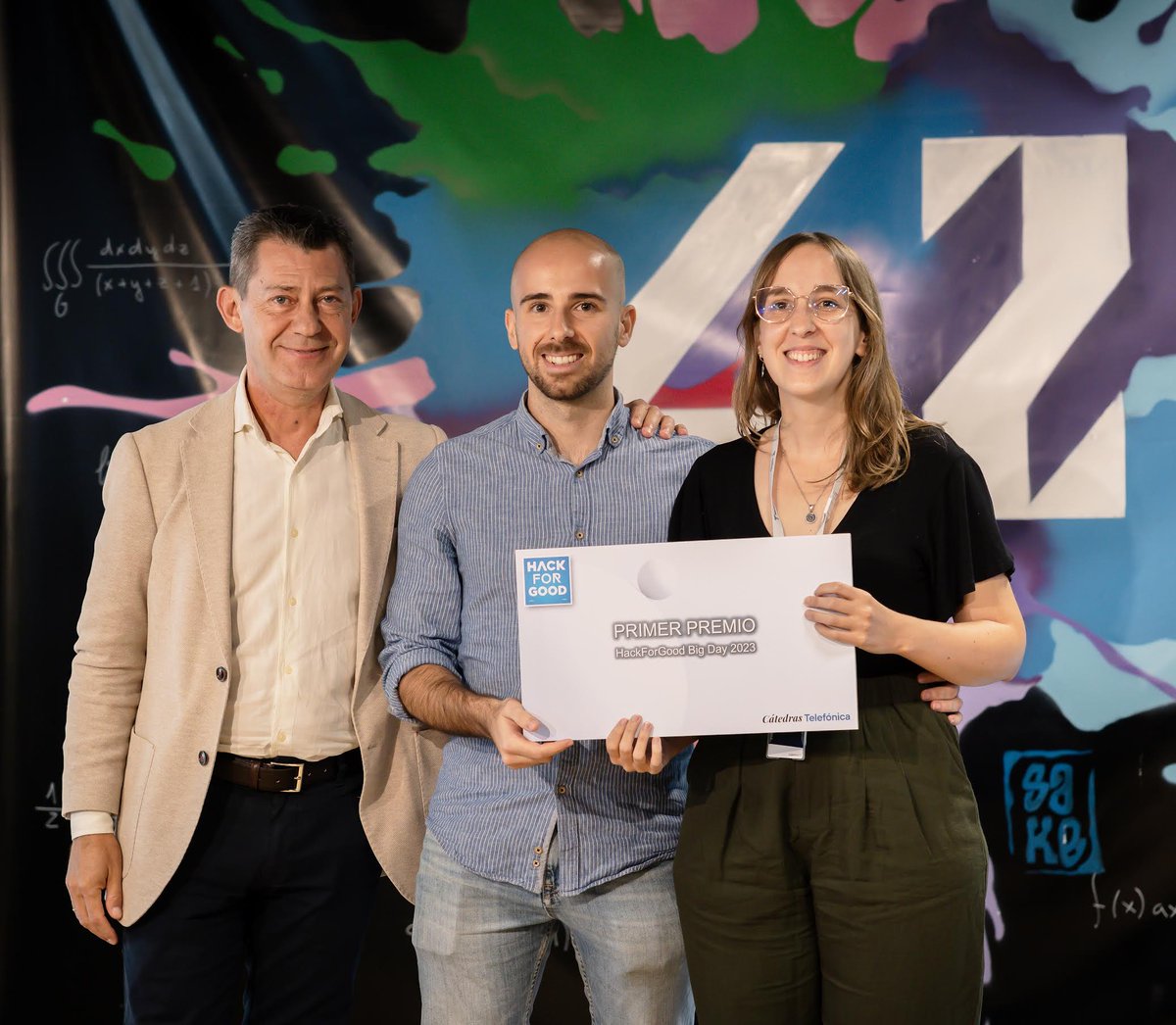 #NotaDePrensa | El ganador de los Premios HackForGood Big Day 2023 de <a href="/Telefonica/">Telefónica</a> ha sido el proyecto HortiHouse, ideado por los alumnos de la <a href="/uvigo/">Universidade de Vigo</a> María Cabrero y Jesús Valverde, que permite gestionar invernaderos inteligentes en el entorno del hogar.
atlanticacomunicacion.com/proyecto-inver…