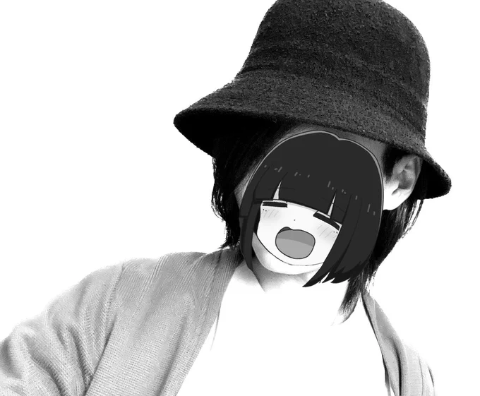 片目隠れ+ちょっとロン毛+ハットで、イキリ美容師みたくなってる 