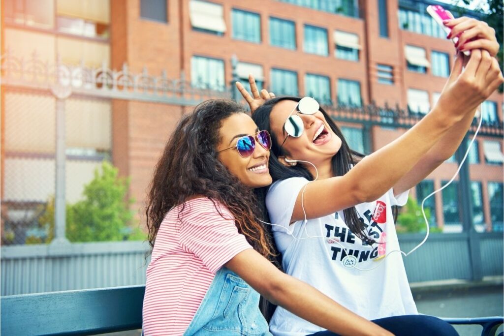 TherapistPages's tweet photo. It is certainly possible for extroverts to struggle with social anxiety, just as anyone can.  However, there are still things they can do to attempt to work past it.

Read https://t.co/Yjm3aK0KnU 

#socialanxiety #Extroverts #anxiety https://t.co/q6maWy3jV6