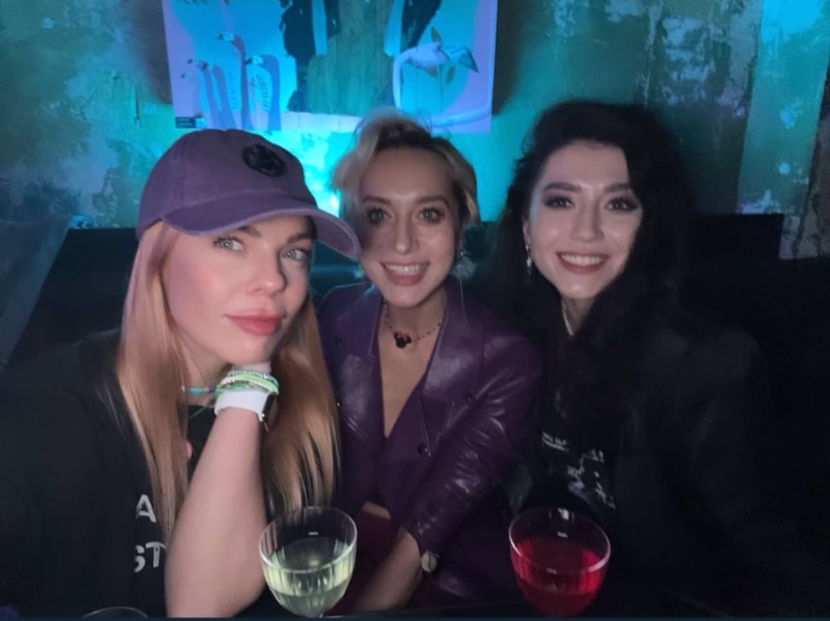 Вот они слева направо: Кристина, Кристи и Крис