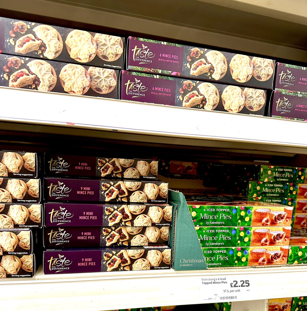 It’s that time again… 🤨 #Glasgow #Monday #MincePies #Christmas