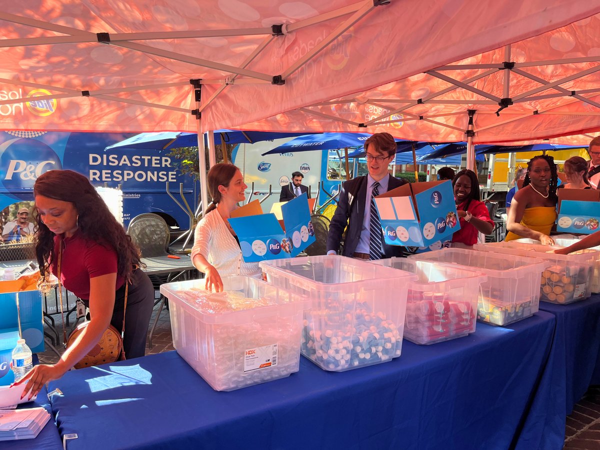 ProcterGamble's tweet photo. In partnership with @M25M_org and Capitol Hill volunteers, we packed 1,000+ product-filled relief kits for disaster-struck communities to restore a sense of normalcy to those in crisis. #ActsOfGood https://t.co/0GB7R8dHiQ