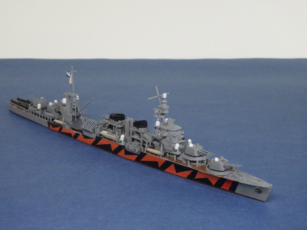 【完成】改川内型　近侍護衛巡洋艦　羽月（はつき）
（アオシマ1/700川内改造）
私的な『艦これ』二次創作世界観に基く #架空艦 
旧式な5500トン級を大改装し強武装化、旗艦に随伴し接近する敵性存在の排除を主目的とする護衛軽巡。
艦名は川内川の支流、羽月川に由来。