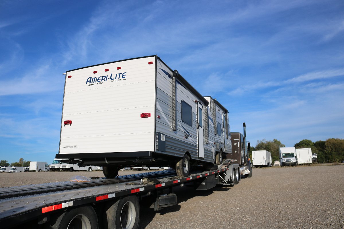 HorizonTrans's tweet photo. Ready to turn your everyday commute into an extraordinary adventure? As a #HorizonTransport RV transportation driver, you'll tow dreams across the country.

Get Started at https://t.co/56uXscjWib

#HorizonTransport #flatbedtowing #towaway #driveaway #rvtransport https://t.co/8t75EJKWRB