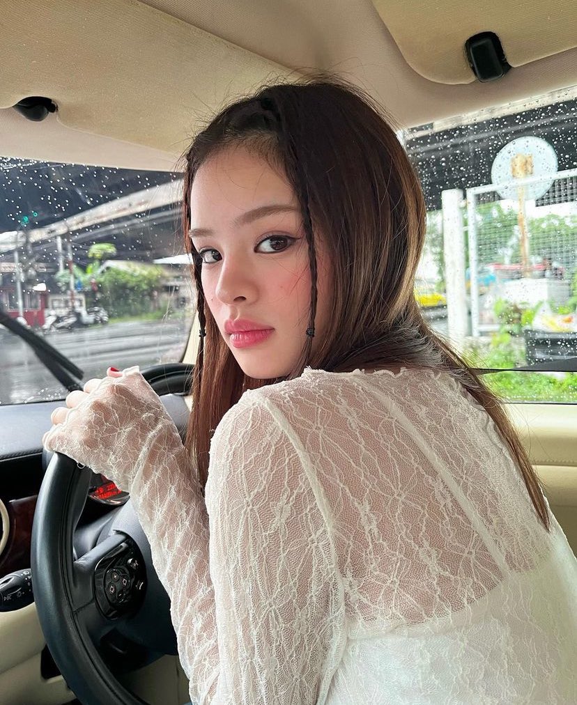 iflower_u3's tweet photo. ขอเอาศักดิ์ศรี411stanท่านหนึ่งมาฟันธงว่าหญิงสาวผู้มีวาสนาที่ได้เดทกับปอร์เช่คนนี้คือน้องแอลลี่ค่ะะะ การเคลื่อนไหวการหัวเราะทุกอย่างถูกต้องแอลลี่100%😭😭😭
#TRINITYCHECKLIST_EP3
#TRINITYCHECKLIST
#ALLY https://t.co/J9zyWR4DD2