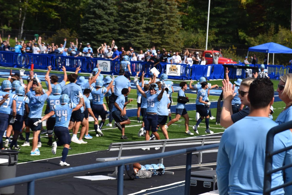 Northwoodfball's tweet photo. That Victory Monday Feeling

#LetItRip | #RollTimbys🐺 https://t.co/rJLlNaUDQD