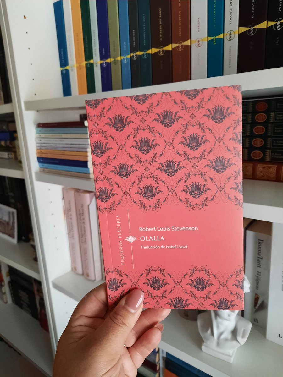 Ayer leí #Olalla uno de los pequeños placeres de <a href="/Ed_Invisibles/">Ediciones Invisibles</a> y la segunda historia que leo del autor. Me encantó la ambientación y el misterio que envuelve a la historia. Muy recomendable para esta época.