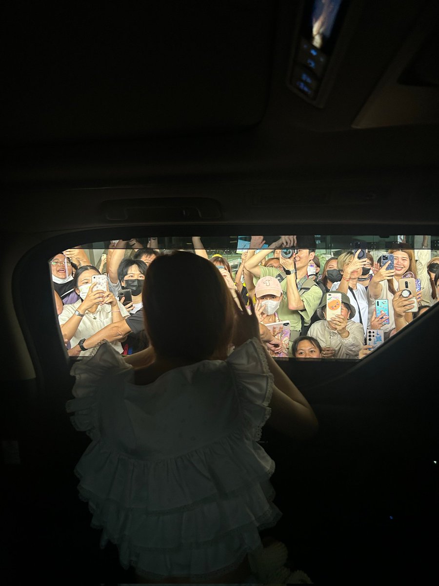 Rosypurple98's tweet photo. ในวันที่ฝนตกแบบนี้ งื้อเด็กมาลงรูป��นเว่ยน่ารักมาก 😭😭😭😭😭😭

ZHAOLUSI BA WeTV
#WelcomeZhaolusiToThailand
#ประเทศไทยมีจ้าวลู่ซือแล้ว
#ZhaoLusi  #จ้าวลู่ซือ https://t.co/vAIMRS6GSC
