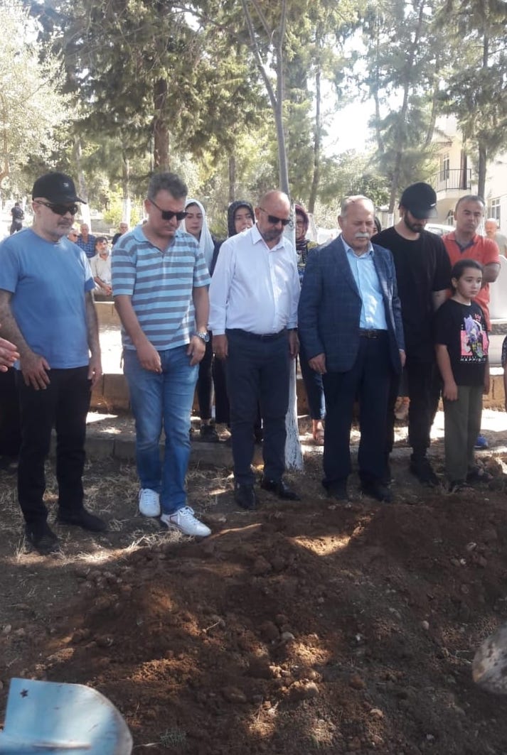 Kıymetli annem Meliha Bağcı'nın cenazesine katılan, taziye ziyaretine gelen, arayan ve mesaj atan herkese teşekkür ederim. Bu üzüntülü zamanımızda desteklerini bizden eksik etmediler.