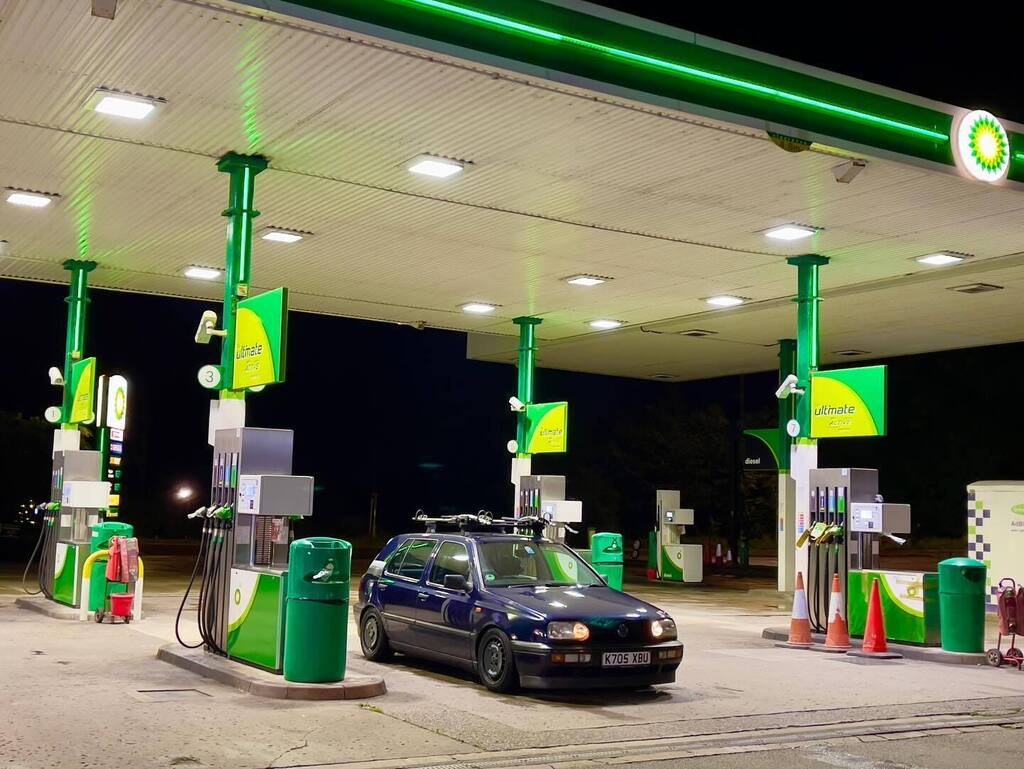 Craig_Pickerill's tweet photo. Middle of the night photo. Whilst doing a splash⛽️n dash. 
.
.
#mk3golf #volkswagen #golf #volkwagenmk3golf #volkswagengolf #ronal #ronalturbo #r10 https://t.co/ziK89k6OL0 https://t.co/TpDzne82u5