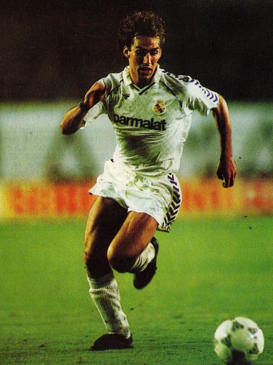 voltasport's tweet photo. 🇪🇸 Rafael 𝗠𝗔𝗥𝗧𝗜𝗡 𝗩𝗔𝗭𝗤𝗨𝗘𝗭
📍 Madrid, 25/9/1965
🏟 Mediocentro of. 🌍 @SEFutbol (38)
👕 #CastillaCF @realmadrid @TorinoFC_1906 @OM_Officiel @RCDeportivo @TorosCelayaCD @KarlsruherSC 
El integrante de la Quinta del Buitre vivió su mejor etapa en el Real Madrid. #ESP https://t.co/1F60PmYnpB