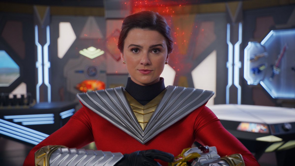 Ranger_esp's tweet photo. 🚨 Sinopsis del episodio 3 de #PowerRangers #CosmicFury 

"Atrapados sin poderes en un planeta lejano, el equipo se apresura a encontrar una forma de regresar a casa mientras la Tierra sufre una invasión por parte de fuerzas enemigas."

#CosmicFurySpoilers https://t.co/SJ4nW4qKB0