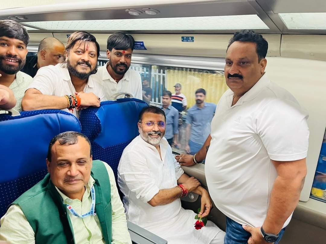 risingchhapra's tweet photo. ये निशिकांत दुबे है गोड्डा के सांसद
देवघर में एम्स बनवा लिए,इंटरनेशनल एयरपोर्ट बनवा लिया,पहली बार गोड्डा में रेलवे ले गए
राजधानी एक्सप्रेस, बंदे भारत भी चलवा लिया,केंद्र की सभी योजनाओं को अपने क्षेत्र में ले गए 
और एक तरफ हमारे सांसद है लगता है बहुत लाचार है,कोई पावर ही नही है ? https://t.co/GmWJp4J5CP