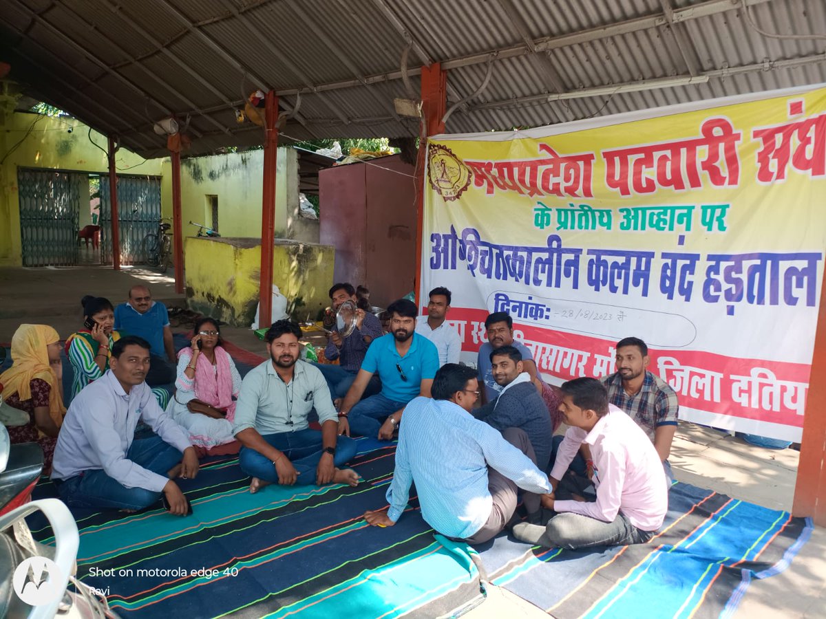 DeveshTiwari39's tweet photo. लेकर रहेंगे 2800
जय हो
#पटवारी_आमरण_अनशन
#प्रधानमंत्री_और_पटवारी
@CMMadhyaPradesh @OfficeofSSC
@PMOIndia @narendramodi 
@AmitShah @TheLallantop @BBCHindi @ZeeMPCG @JM_Scindia @OfficeOfKNath @INCIndia @INCMP @vdsharmabjp @sajjanvermaINC @JansamparkMP https://t.co/Eo4cc5FYLe