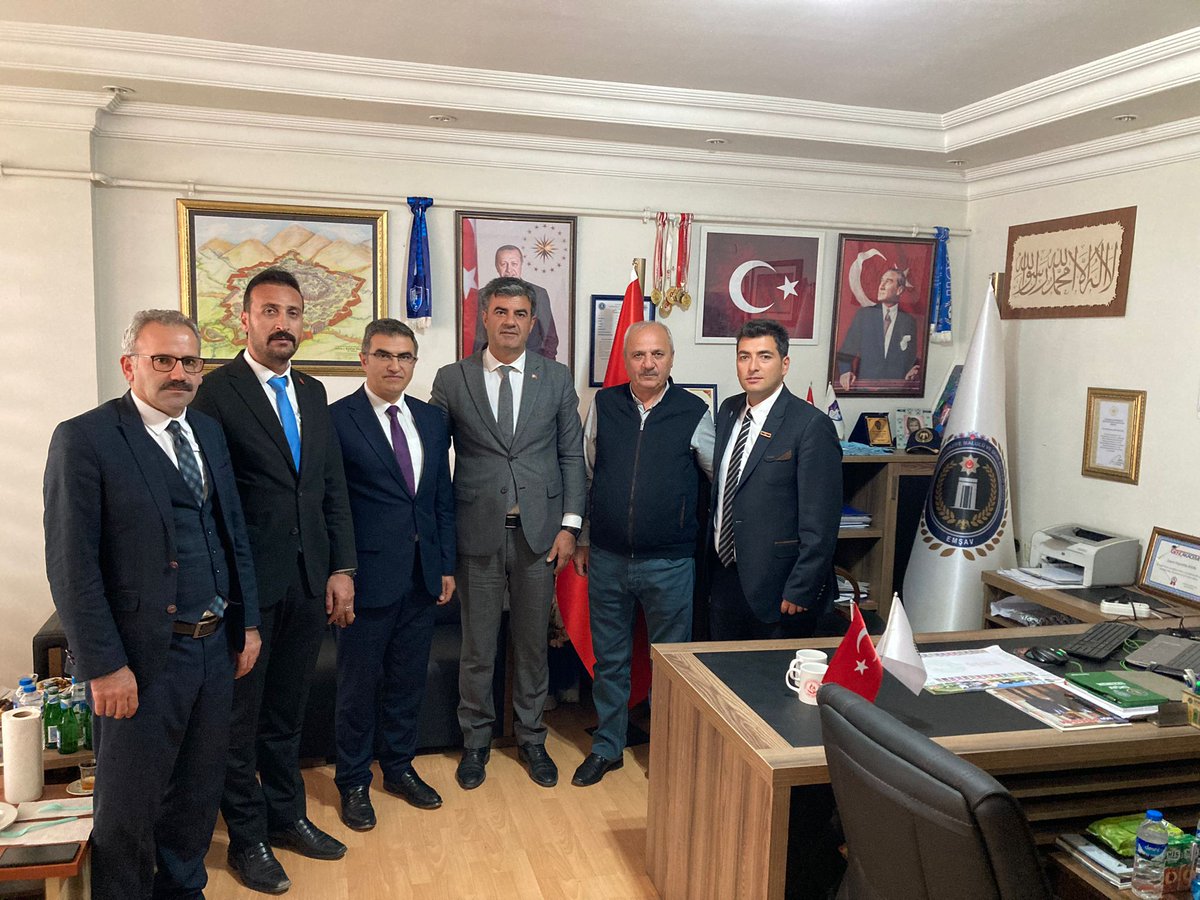 ErzurumAile's tweet photo. İl Müdürümüz Cemil İLBAŞ EMŞAV Emniyet Teşkilatı Vazife Malulü ve Şehit Aileleri Vakfı Erzurum Şubesini ziyaret etti.@CemilLBA @tcailesosyal @ashb_sehitgazi https://t.co/kTRcYu0Mez