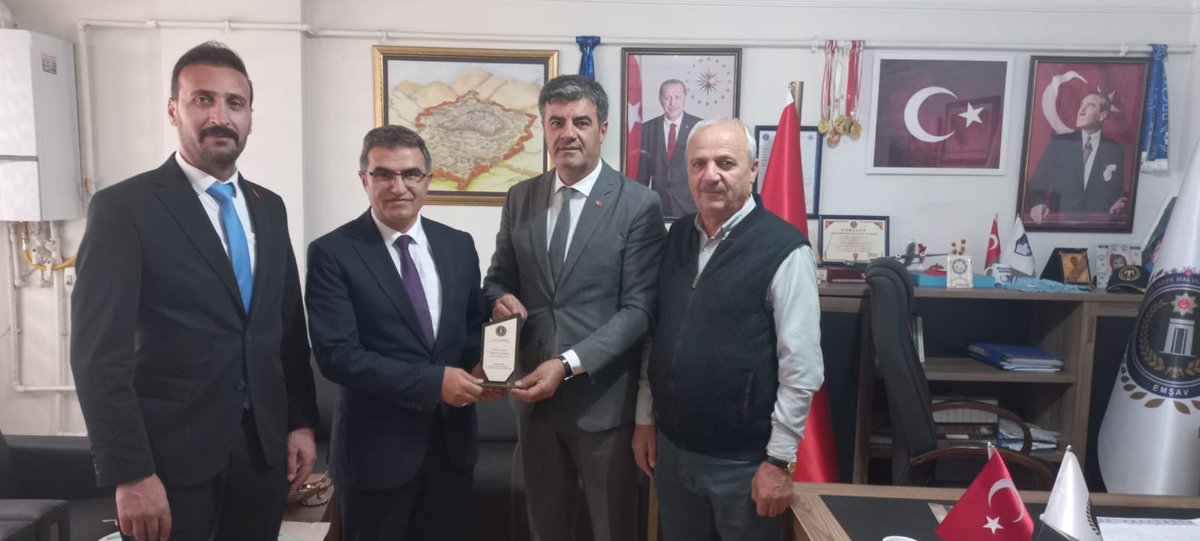 ErzurumAile's tweet photo. İl Müdürümüz Cemil İLBAŞ EMŞAV Emniyet Teşkilatı Vazife Malulü ve Şehit Aileleri Vakfı Erzurum Şubesini ziyaret etti.@CemilLBA @tcailesosyal @ashb_sehitgazi https://t.co/kTRcYu0Mez