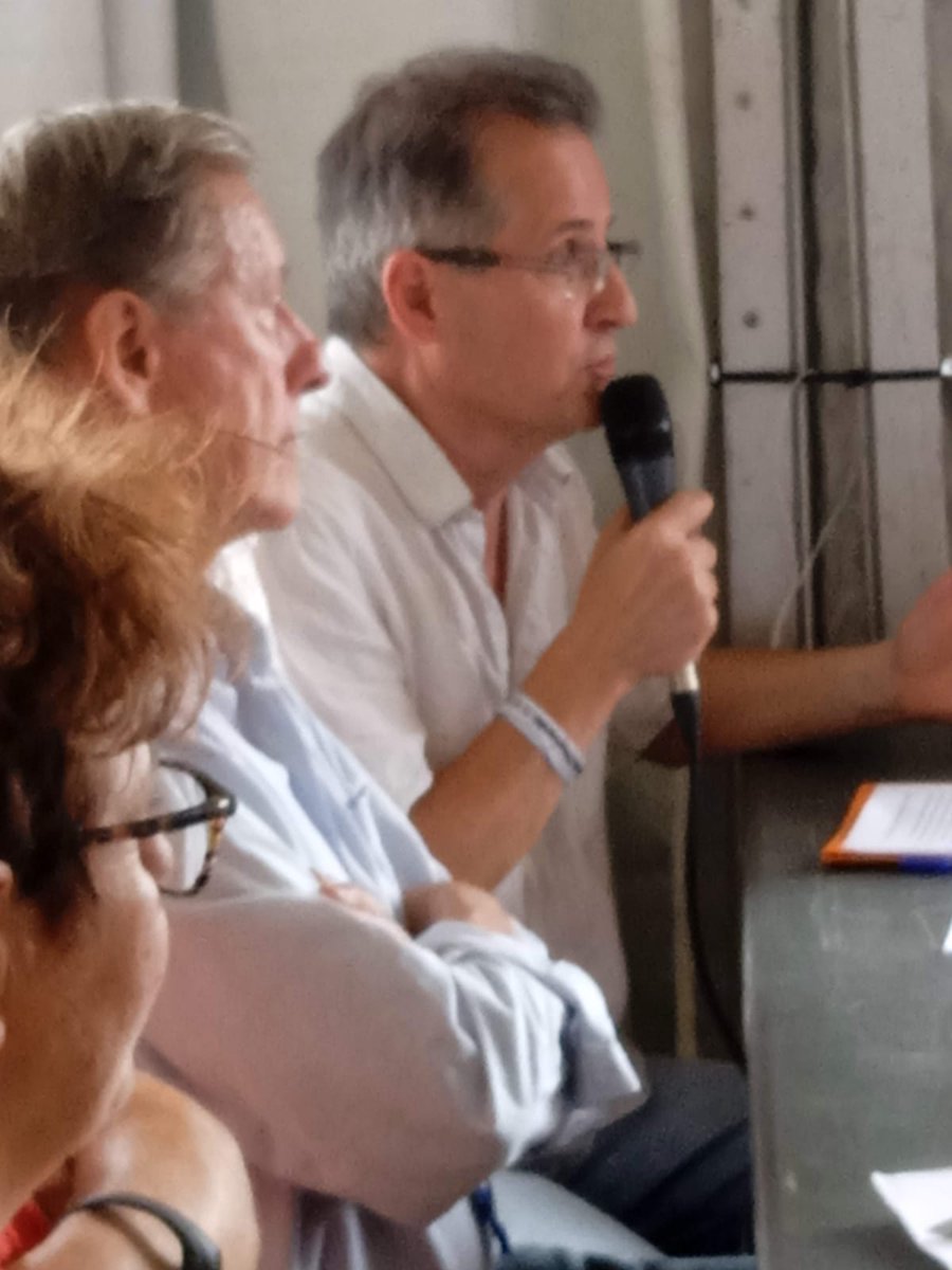 stopfuellingwar's tweet photo. Faits notables durant ce week-end :
- Nous avons apporté notre soutien à la libération de Julian Assange (son père était présent) (Photo 1)
- Alain Refalo porte parole du @NonviolenceFR  et Michel Sideroff de la Fédération Nationale de la Libre Pensée ont pris la parole (Photo 2) https://t.co/Wx3DkfTDZ0
