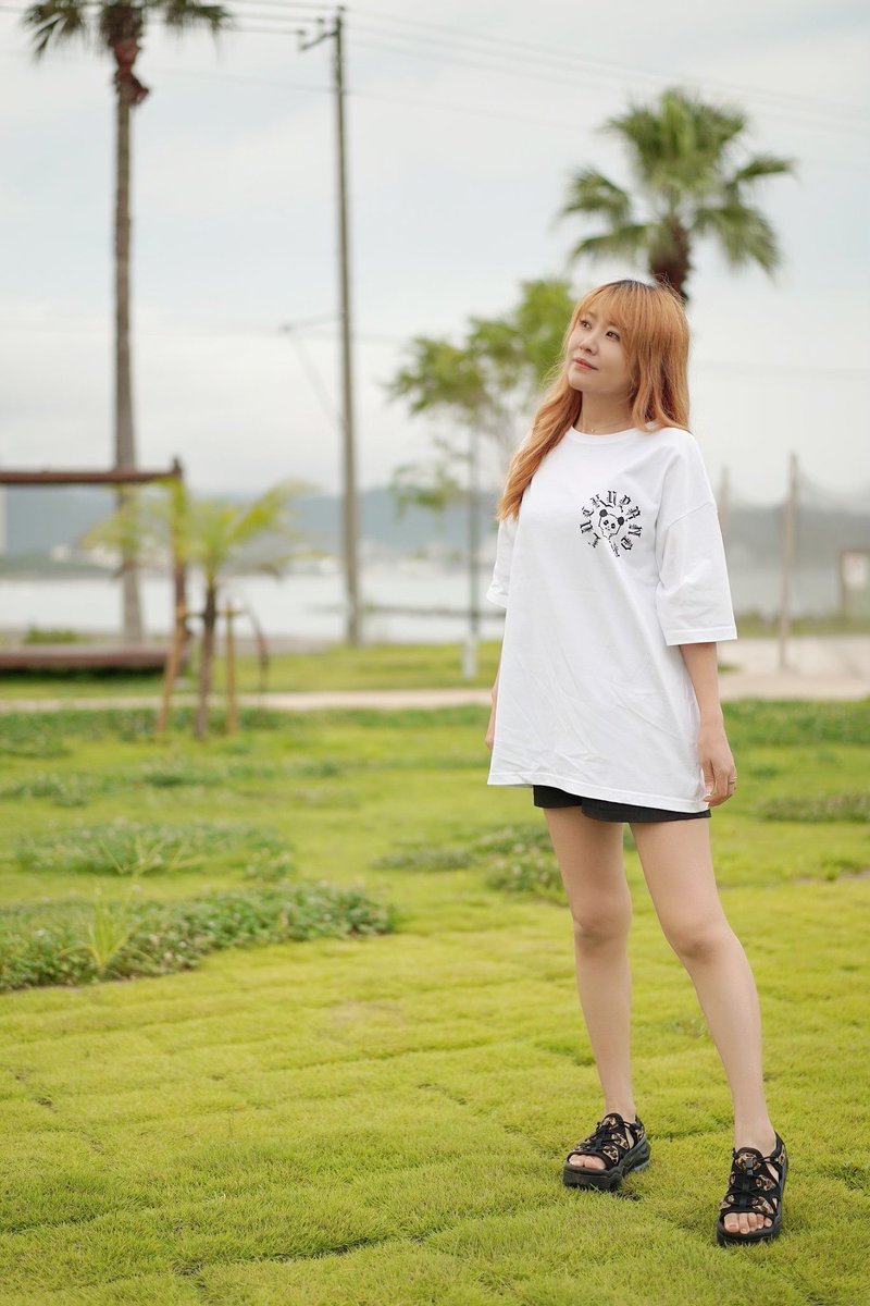 Pan__Chan__dayo's tweet photo. ＼Tシャツ限定販売のお知らせ／

入院してるうちに秋になってしまいましたが
Tシャツを作って欲しいとご意見を頂いたので作っちゃいました♪
5枚限定です！
去年とまた違うロゴ新しく作りました！
わたしの好きなオーバーサイズなシルエットにこだわりました♪
158cm Lサイズ着用でこの丈感👗💞

続く https://t.co/Y1QwuuQCYd