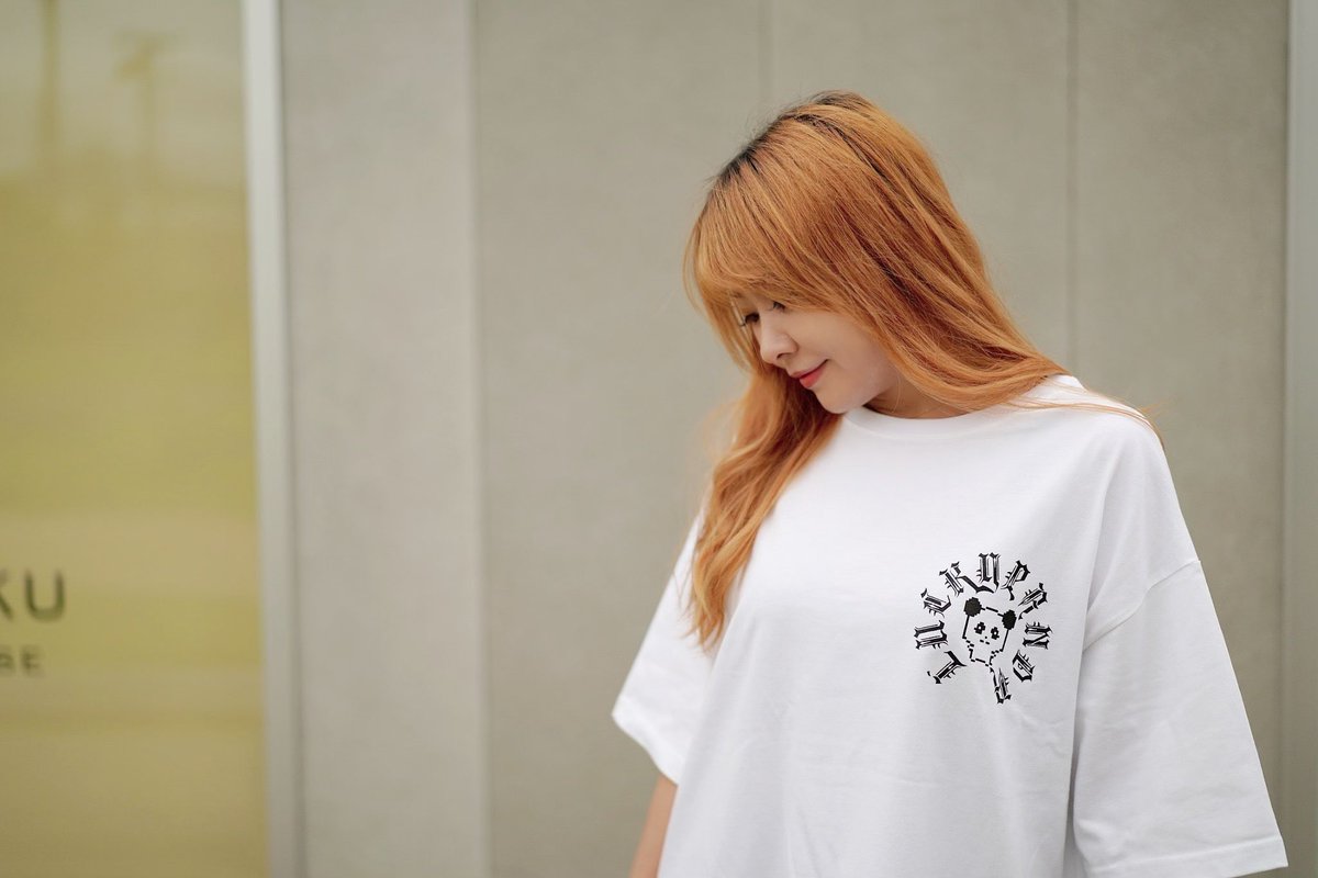 Pan__Chan__dayo's tweet photo. ＼Tシャツ限定販売のお知らせ／

入院してるうちに秋になってしまいましたが
Tシャツを作って欲しいとご意見を頂いたので作っちゃいました♪
5枚限定です！
去年とまた違うロゴ新しく作りました！
わたしの好きなオーバーサイズなシルエットにこだわりました♪
158cm Lサイズ着用でこの丈感👗💞

続く https://t.co/Y1QwuuQCYd