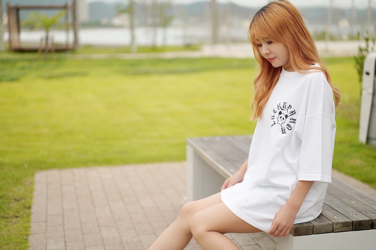 Pan__Chan__dayo's tweet photo. ＼Tシャツ限定販売のお知らせ／

入院してるうちに秋になってしまいましたが
Tシャツを作って欲しいとご意見を頂いたので作っちゃいました♪
5枚限定です！
去年とまた違うロゴ新しく作りました！
わたしの好きなオーバーサイズなシルエットにこだわりました♪
158cm Lサイズ着用でこの丈感👗💞

続く https://t.co/Y1QwuuQCYd