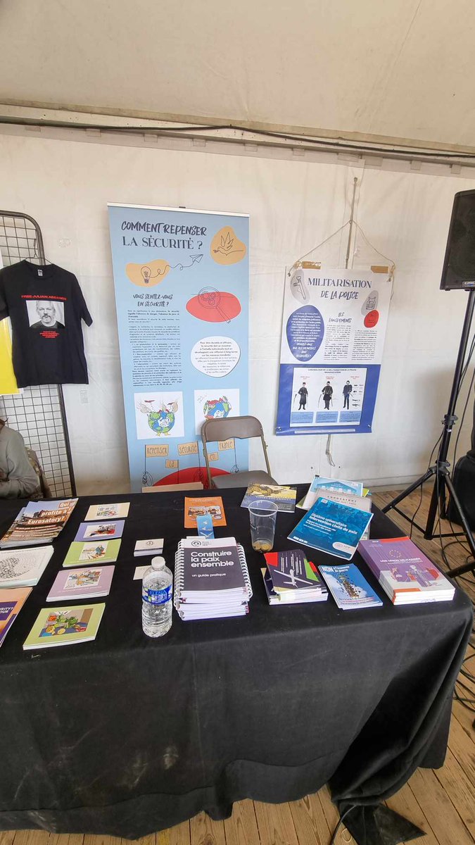 stopfuellingwar's tweet photo. Nous étions https://t.co/6cnBwquhF3 à la Fête de l'Humanité cette année avec un très beau stand entouré de nos partenaires ! Merci à https://t.co/jwShI8Zhlh pour votre intérêt au sujet du commerce des armes et surtout au sujet de " Comment repenser la sécurité ". https://t.co/9sVrkhIQR7