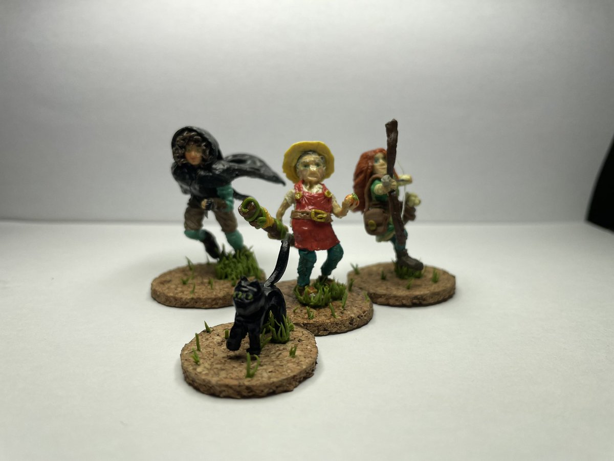 mrcloudyguy2's tweet photo. @dimension20show was super inspired by the beautiful custom minis every season and decided to make some for my party. I don’t have any fancy 3D printer so here are my first 4 polymer clay minis ☺️ https://t.co/SSEfpQdaQR