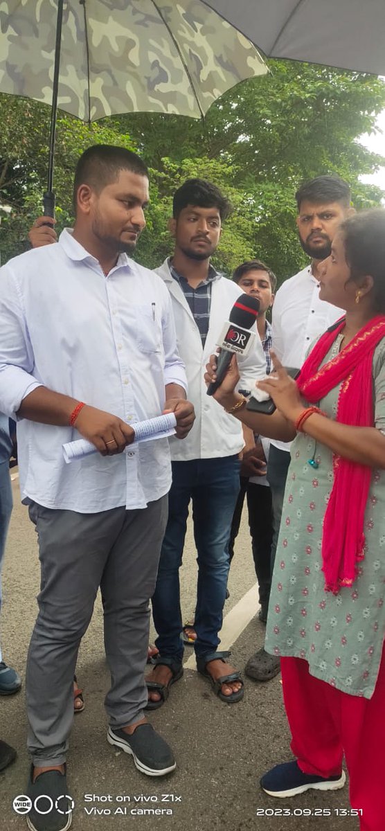 AMSA__Odisha's tweet photo. In #Bhubaneswar, #AYUSH students raise their voices against the perceived neglect by the #Odisha government. Urgency fuels the call for an improved healthcare system. Honorable MLA Dhamnagar Mr.Suryavanshi Suraj,@BJP4Odisha stands in support of our cause. https://t.co/WMMYp9J706