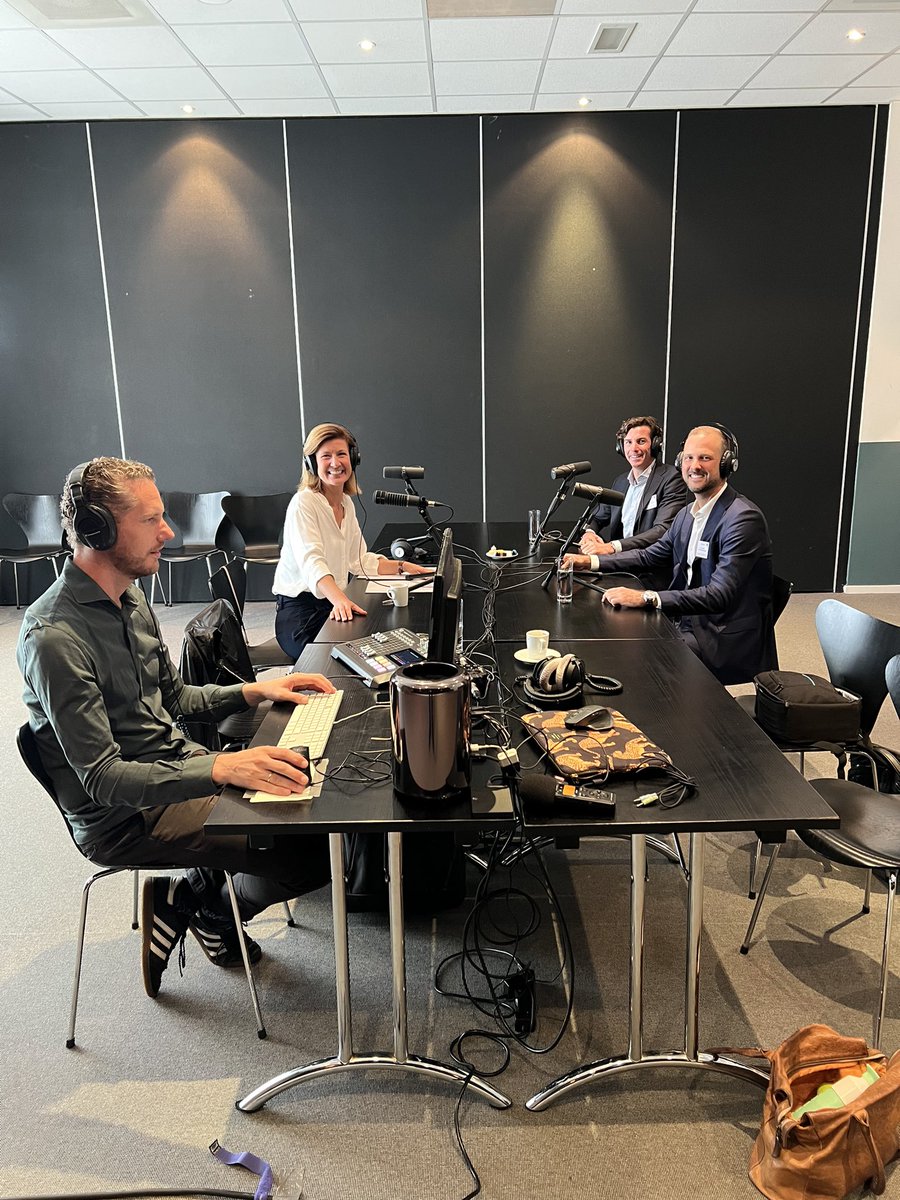 Podcast opname tijdens #IOfondsevent 2023 met Marije Groen, Pierre Stadler en Stanislas Chavavat.