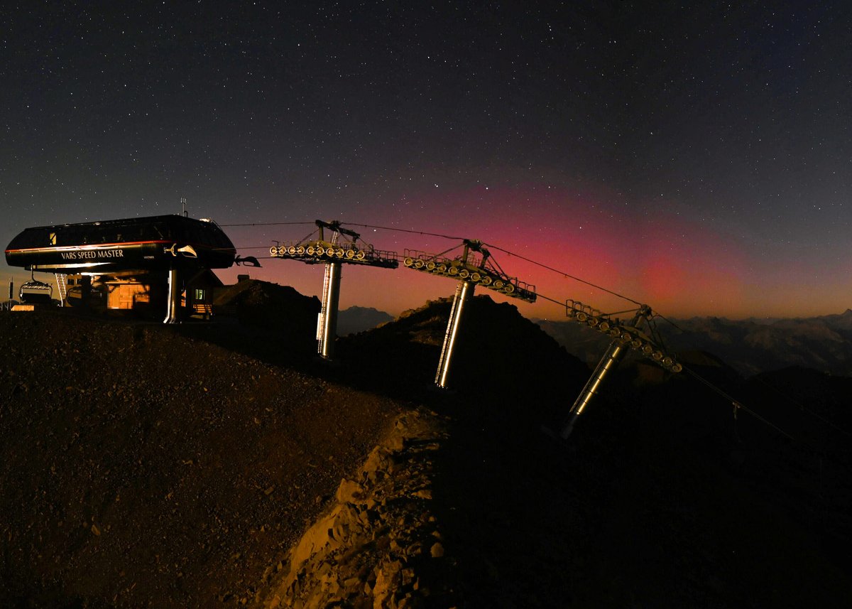 WAOUH ✨ ! Une aurore boréale s'est invitée à Vars cette nuit, visible depuis le Speed Master autour de 0h55 🤩 #FouDeVars