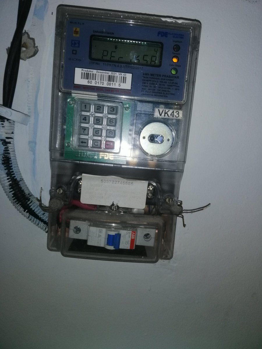 chorinavhie's tweet photo. Min tolong di bantu dong meteran di rumah ada tulisan PERIKSA ny https://t.co/b8oAa7TnzH