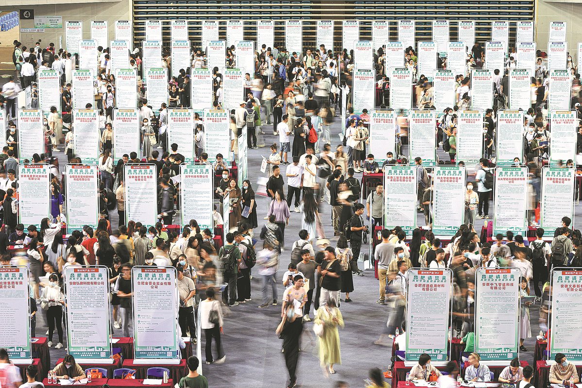 Work_in_China's tweet image. Thrilling news for graduates in China! 👨‍🎓🧑‍💻Authorities unveil a huge autumn hiring spree, lasting till Nov 20. There are 10 million jobs up for grabs in high-demand areas. Golden chances await! #WorkinChina #ChinaJobs
mtw.so/5ULirr